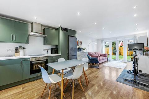 3 Downside Walk, Brentford, TW8 8DN