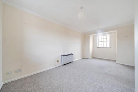 2 bedroom flat for sale, Bell House, Headley Close, Alresford, Hampshire, SO24