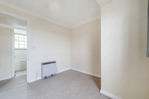 2 bedroom flat for sale, Bell House, Headley Close, Alresford, Hampshire, SO24