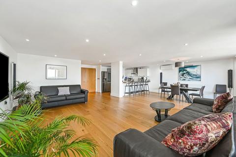 2 bedroom flat for sale, Maritime Walk, Southampton SO14