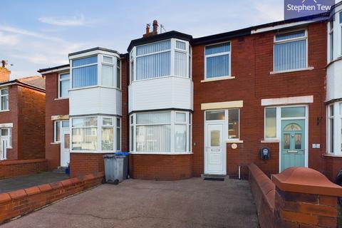 3 bedroom terraced house to rent, St. Leonards Road, Blackpool, FY3