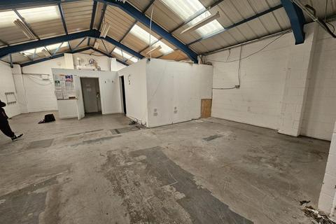 Industrial unit to rent, Skeltons Lane, Leyton E10