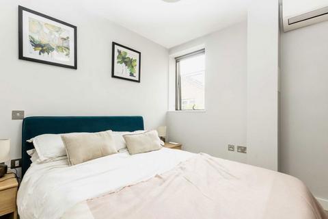 1 bedroom flat to rent, Putney Bridge Road, London SW18