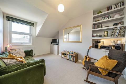 2 bedroom flat for sale, Hither Green Lane, London SE13