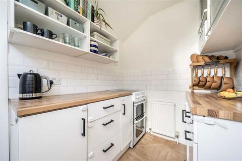 2 bedroom flat for sale, Hither Green Lane, London SE13