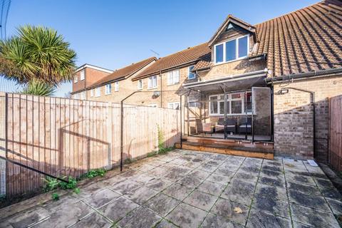 1 bedroom house for sale, Mahon Close, Enfield, EN1