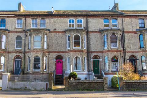 4 bedroom maisonette to rent, Gladstone Terrace, Brighton BN2
