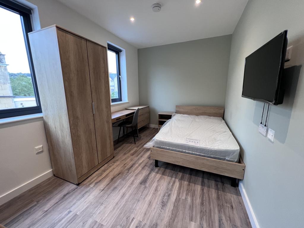 A stylish and clean double bedroom featuring am...