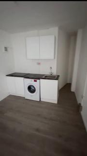 Studio to rent, London Road, London SW16