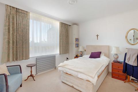 1 bedroom flat for sale, Ranelagh Gardens, London