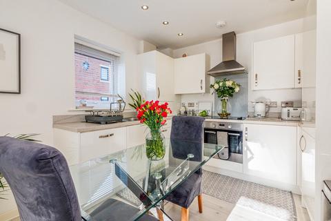 2 bedroom apartment for sale, Stretford Road, Urmston, Manchester, M41