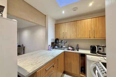 Maidstone Road, London N11