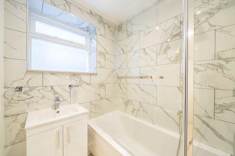 3 bedroom flat for sale, Cardigan Road, Richmond TW10