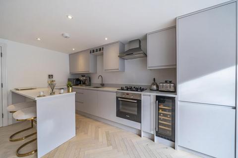 2 bedroom flat for sale, Mill Hill Road, Acton