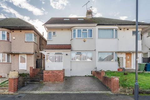 5 bedroom semi-detached house to rent, The Heights, Northolt, UB5