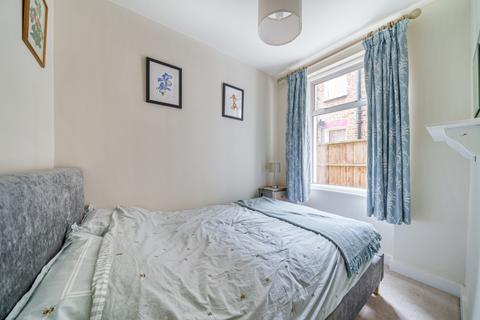 2 bedroom apartment to rent, Emlyn Road London W12