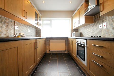 1 bedroom maisonette to rent, Epsom Road, Seven Kings