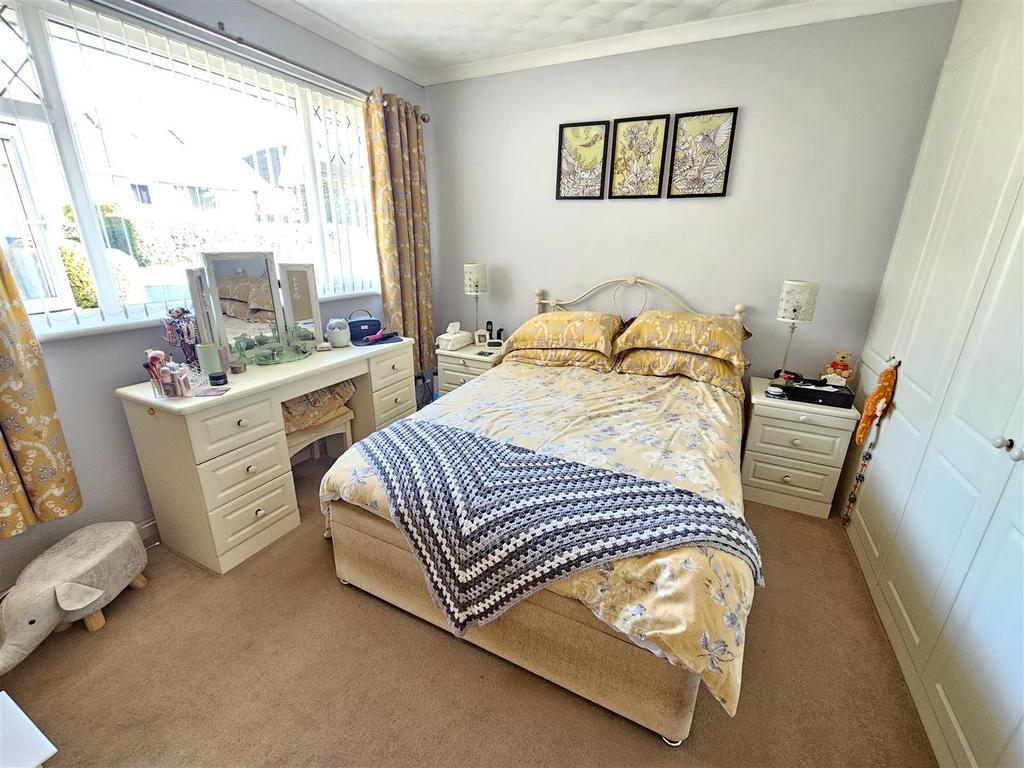 Bedroom 1.jpg