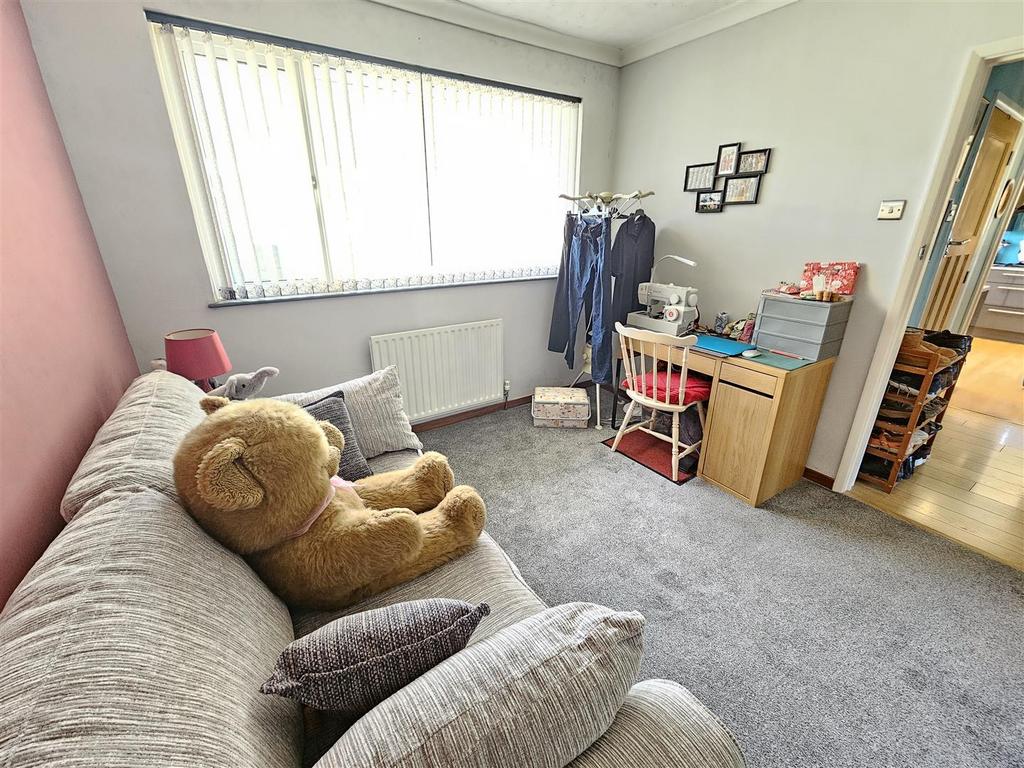 Bedroom 2 (2).jpg
