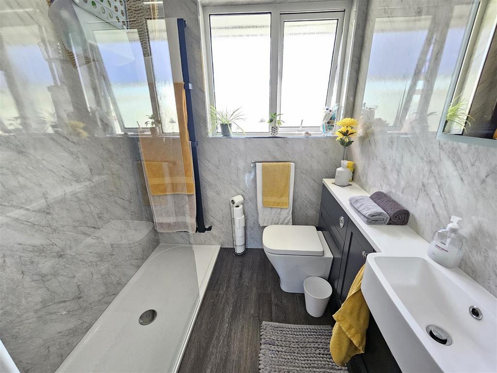 Shower Room.jpg