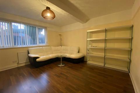 2 bedroom ground floor flat to rent, Burrows Avenue, Chorlton