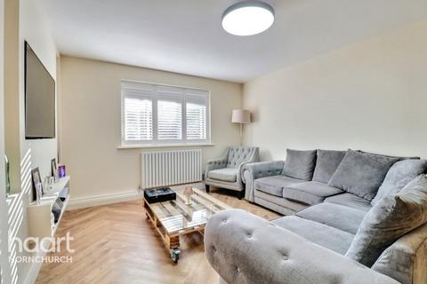 2 bedroom flat for sale, Naunton Way, Hornchurch