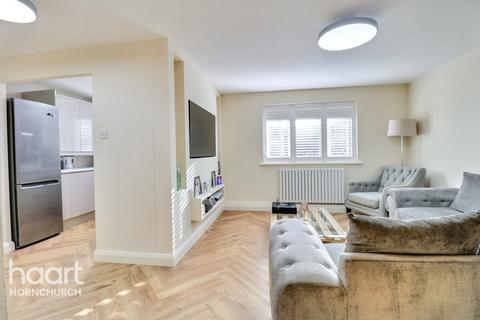 2 bedroom flat for sale, Naunton Way, Hornchurch