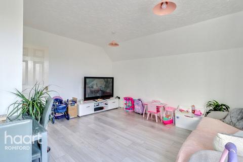 2 bedroom apartment for sale, Campion Close, Romford