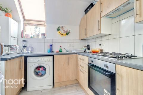 2 bedroom apartment for sale, Campion Close, Romford