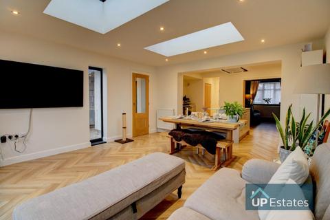 12 Manns Close, Ryton On Dunsmore, Coventry, CV8 3FP