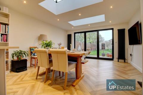 12 Manns Close, Ryton On Dunsmore, Coventry, CV8 3FP