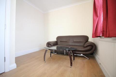 2 bedroom flat to rent, Whitton Road, Hounslow