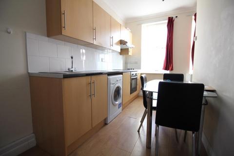 2 bedroom flat to rent, Whitton Road, Hounslow