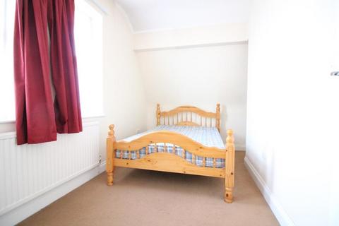 2 bedroom flat to rent, Whitton Road, Hounslow