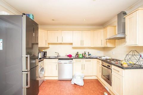 2 bedroom flat for sale, Queens Road, Watford WD17