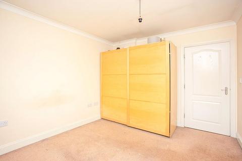 2 bedroom flat for sale, Queens Road, Watford WD17