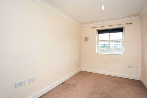 2 bedroom flat for sale, Queens Road, Watford WD17