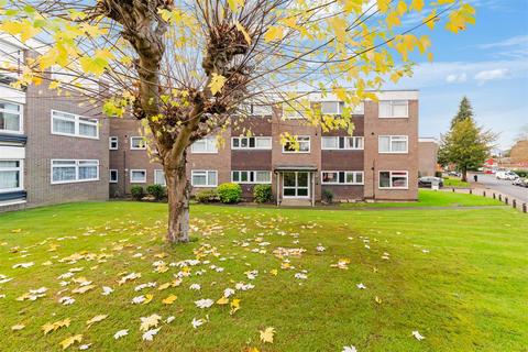 2 bedroom flat for sale, Downs Hill Road, Epsom