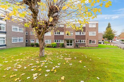 16, Briavels Court Downs Hill Road, Epsom, KT18 5HP