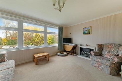 16, Briavels Court Downs Hill Road, Epsom, KT18 5HP