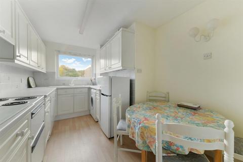 16, Briavels Court Downs Hill Road, Epsom, KT18 5HP