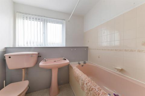 16, Briavels Court Downs Hill Road, Epsom, KT18 5HP