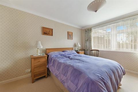 16, Briavels Court Downs Hill Road, Epsom, KT18 5HP