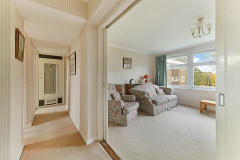 16, Briavels Court Downs Hill Road, Epsom, KT18 5HP