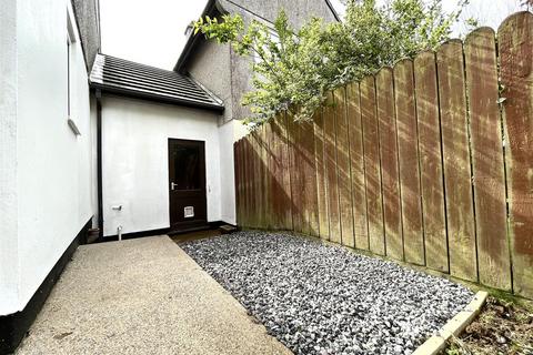 2 bedroom terraced house to rent, Kingsley Court, St. Columb TR9