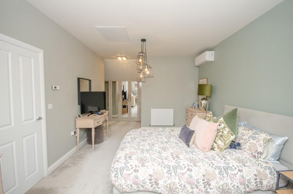 Master bedroom pic 2.jpg