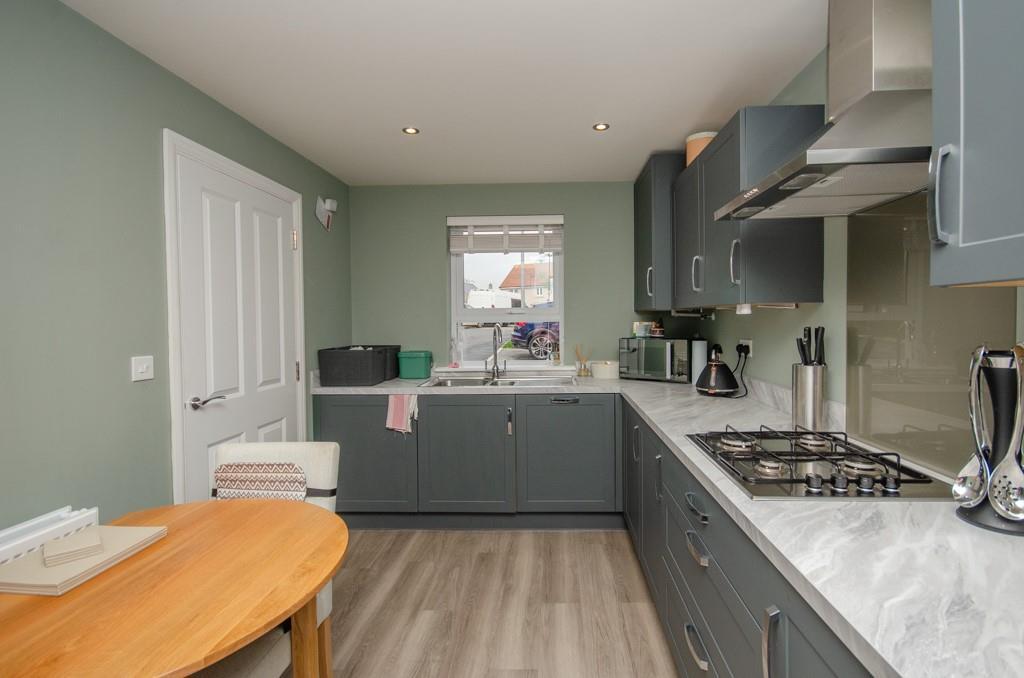 Kitchen-brekast room pic 2.jpg