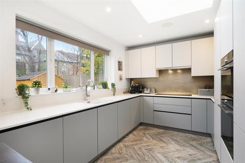 4 bedroom detached house to rent, Whitehall Road, Harrow