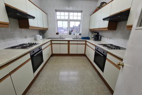 1 bedroom house of multiple occupation to rent, Elmwood Avenue, Harrow HA3