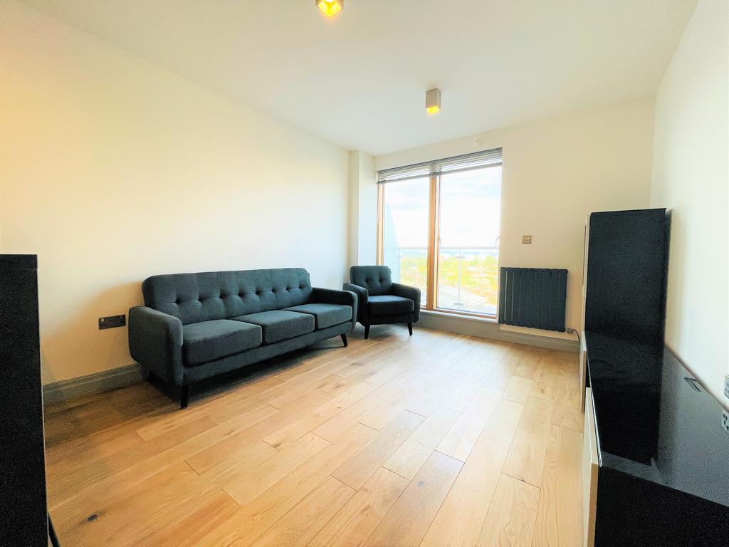 2 bedroom city centre apartment with parking